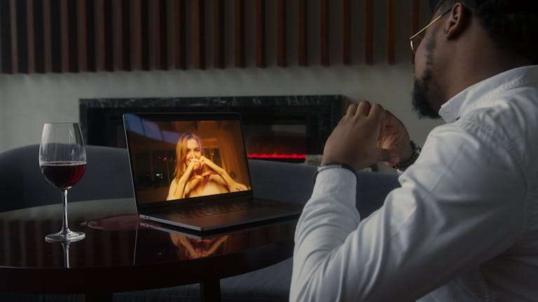 Ako vybudovať zdravý vzťah v ére online zoznamiek